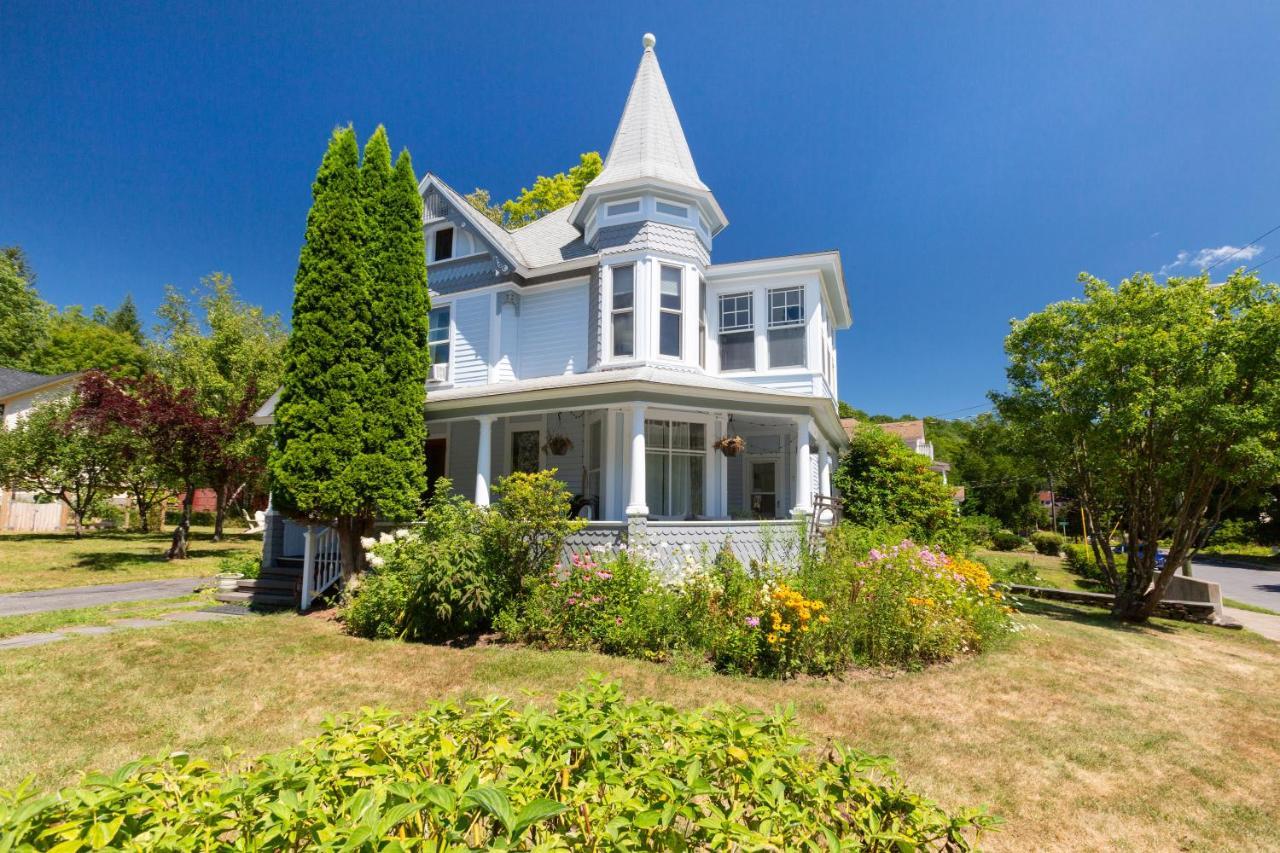 Вилла Streamside Victorian Margaretville Экстерьер фото